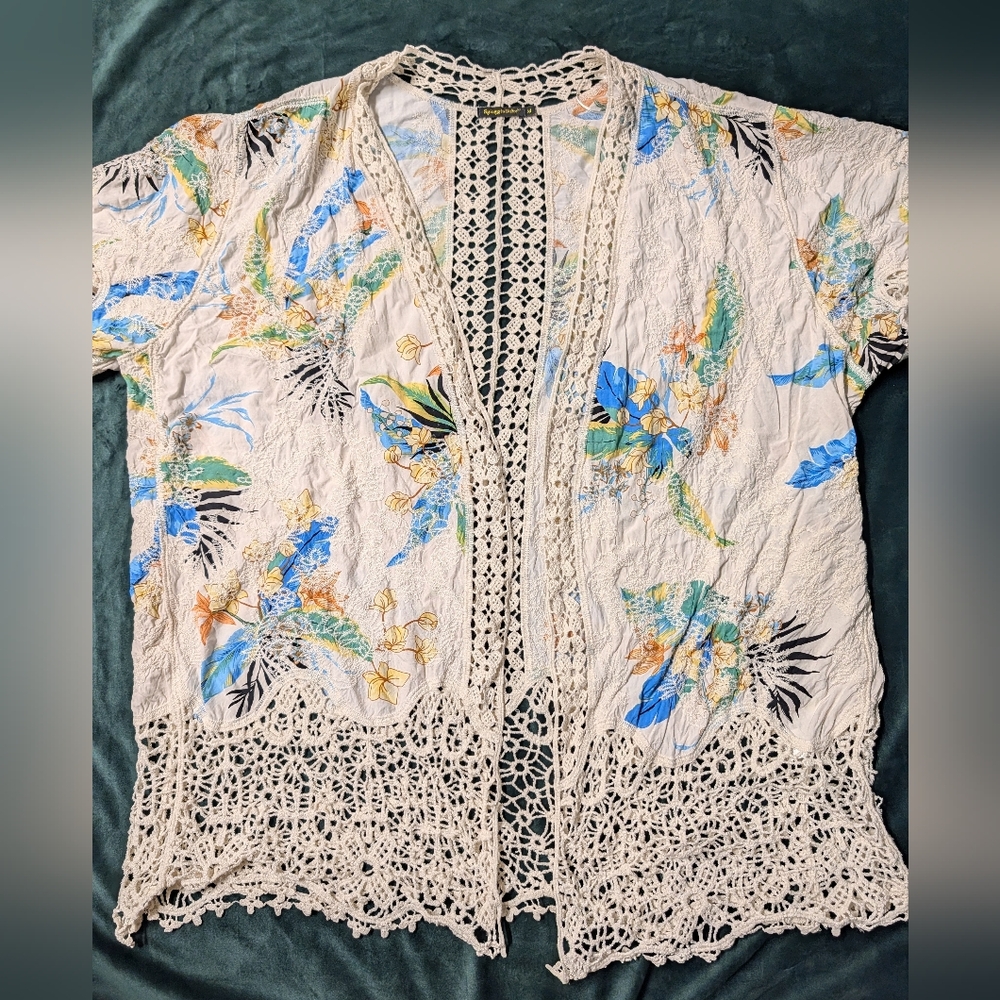 Floral Crochet Lace Open-Front Kimono Size M